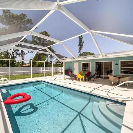 Venice Pool Villa With Bikes Kayaks & Fun!